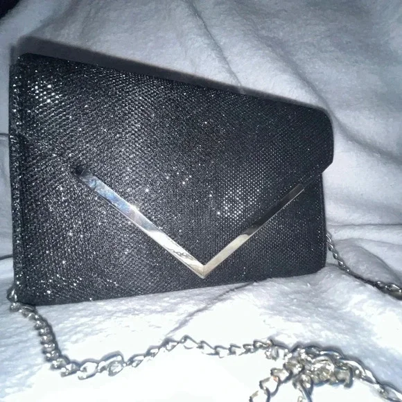 Clutch - Picture 4 of 7